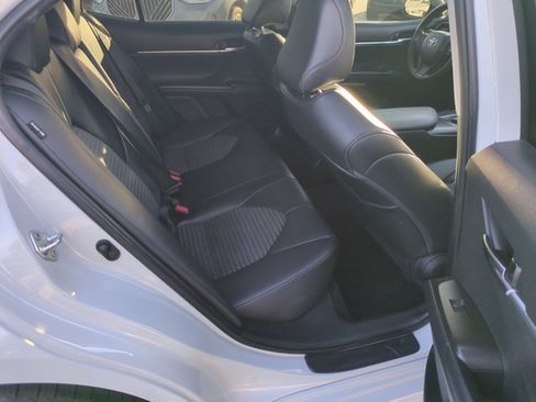 Used 2022 Toyota Camry SE w/ Carpet Mat Package (TMS) FWD image 19