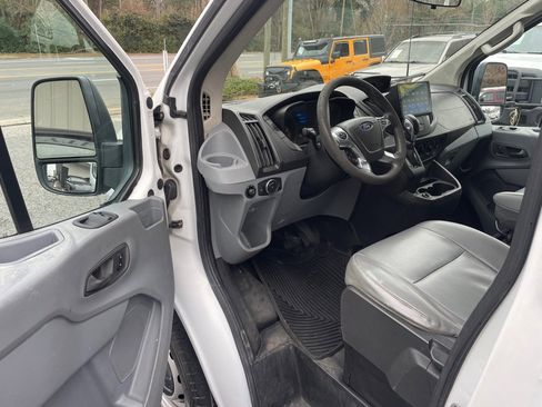 Used 2018 Ford Transit 350 XL image 4