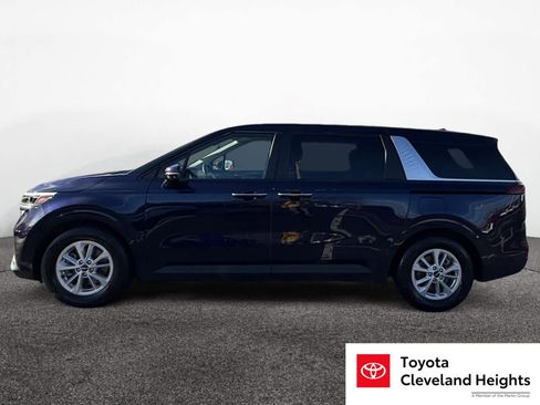 Used 2024 Kia Carnival LX image 2