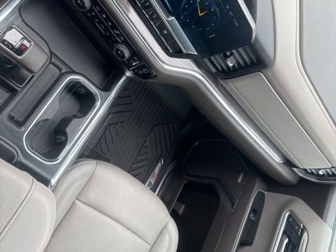 Used 2025 Chevrolet Silverado 1500 LTZ image 12