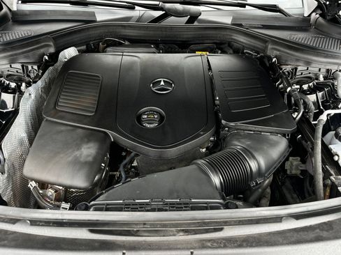 Used 2024 Mercedes-Benz GLC 300 4MATIC image 32