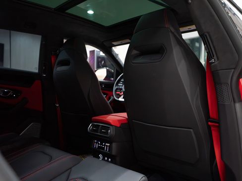 Used 2022 Lamborghini Urus AWD/4WD image 46