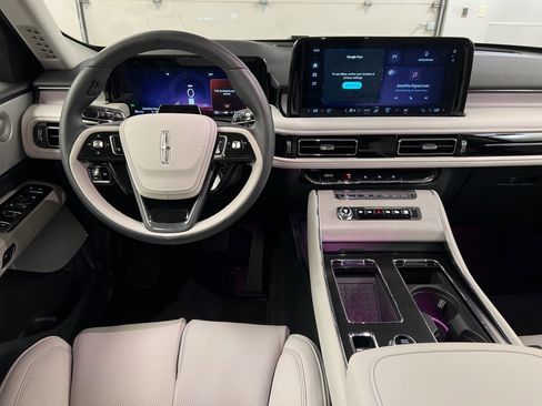 Used 2025 Lincoln Aviator Reserve w/ Equipment Group 201A image 7