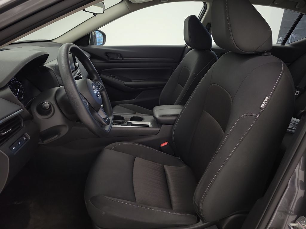 Used 2024 Nissan Altima 2.5 S FWD image 9