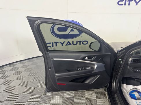 Used 2023 Genesis G70 2.0T RWD image 14