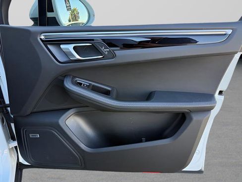 Used 2021 Porsche Macan image 26