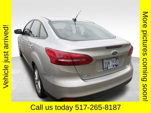 Used 2018 Ford Focus SE FWD image 2