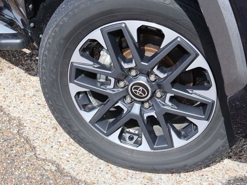 Used 2023 Toyota Tundra Limited AWD/4WD image 8