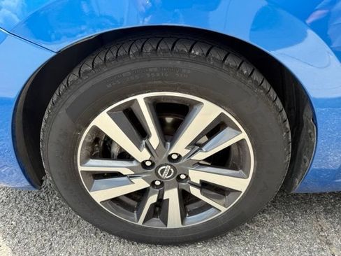 Used 2020 Nissan Versa SV FWD image 3