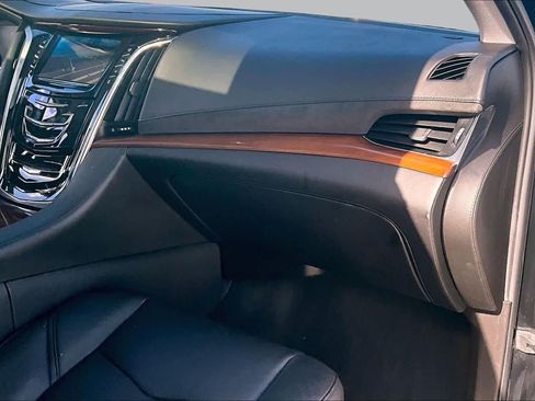 Used 2015 Cadillac Escalade Premium AWD/4WD image 17
