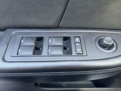 Used 2011 Chrysler 200 Touring image 5