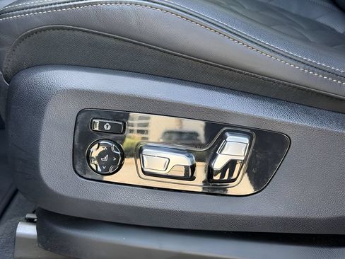 Used 2025 BMW X5 sDrive40i w/ Climate Comfort Package RWD image 12