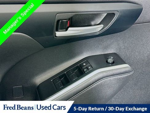 Used 2023 Toyota Highlander L image 19