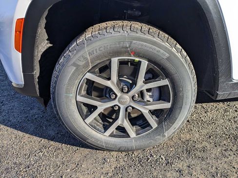 Certified 2025 Jeep Grand Cherokee L Limited w/ Trailer Tow Package image 8