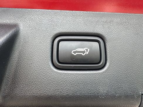Used 2023 Hyundai Tucson Limited w/ Winter Package FWD image 14