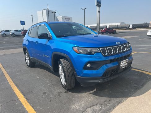 Used 2022 Jeep Compass Latitude image 1