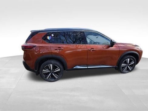 Used 2021 Nissan Rogue Platinum image 4