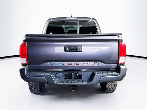 Used 2017 Toyota Tacoma SR image 5