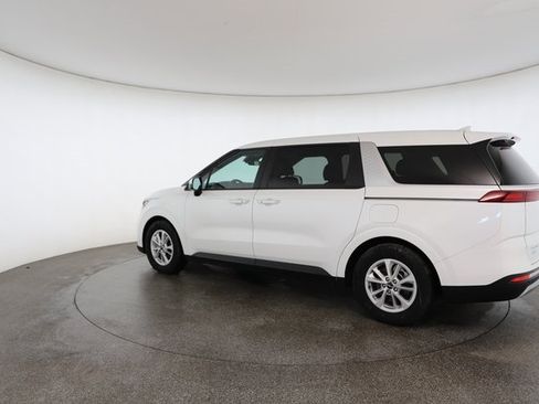 Used 2024 Kia Carnival LX image 9