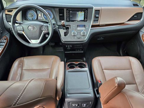 Used 2019 Toyota Sienna Limited Premium image 17