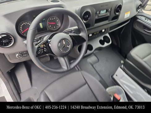 Used 2025 Mercedes-Benz Sprinter 2500 image 26