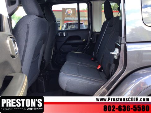 Used 2025 Jeep Wrangler Unlimited Sahara AWD/4WD image 29