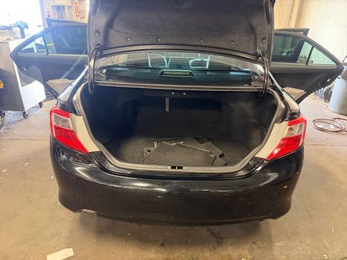 Used 2014 Toyota Camry LE FWD image 18