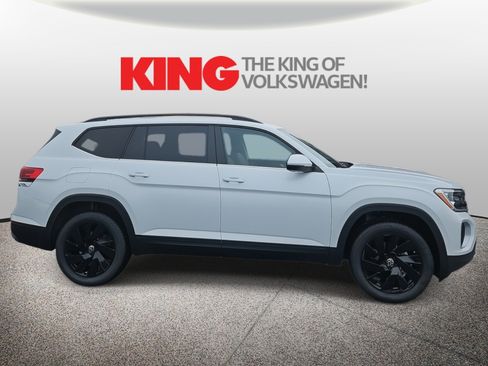 New 2026 Volkswagen Atlas SE image 2