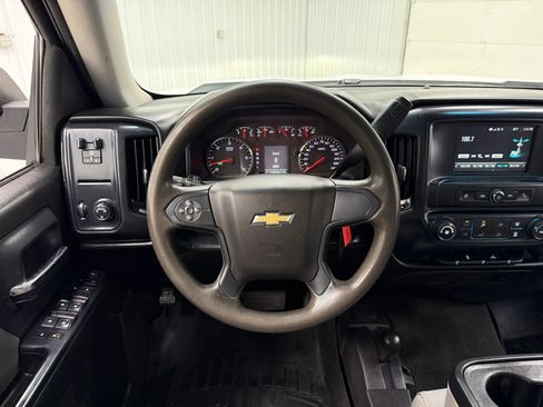 Used 2018 Chevrolet Silverado 1500 Custom w/ Custom Value Package AWD/4WD image 18