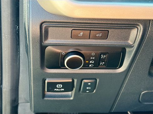 Used 2024 Ford Expedition XLT image 10