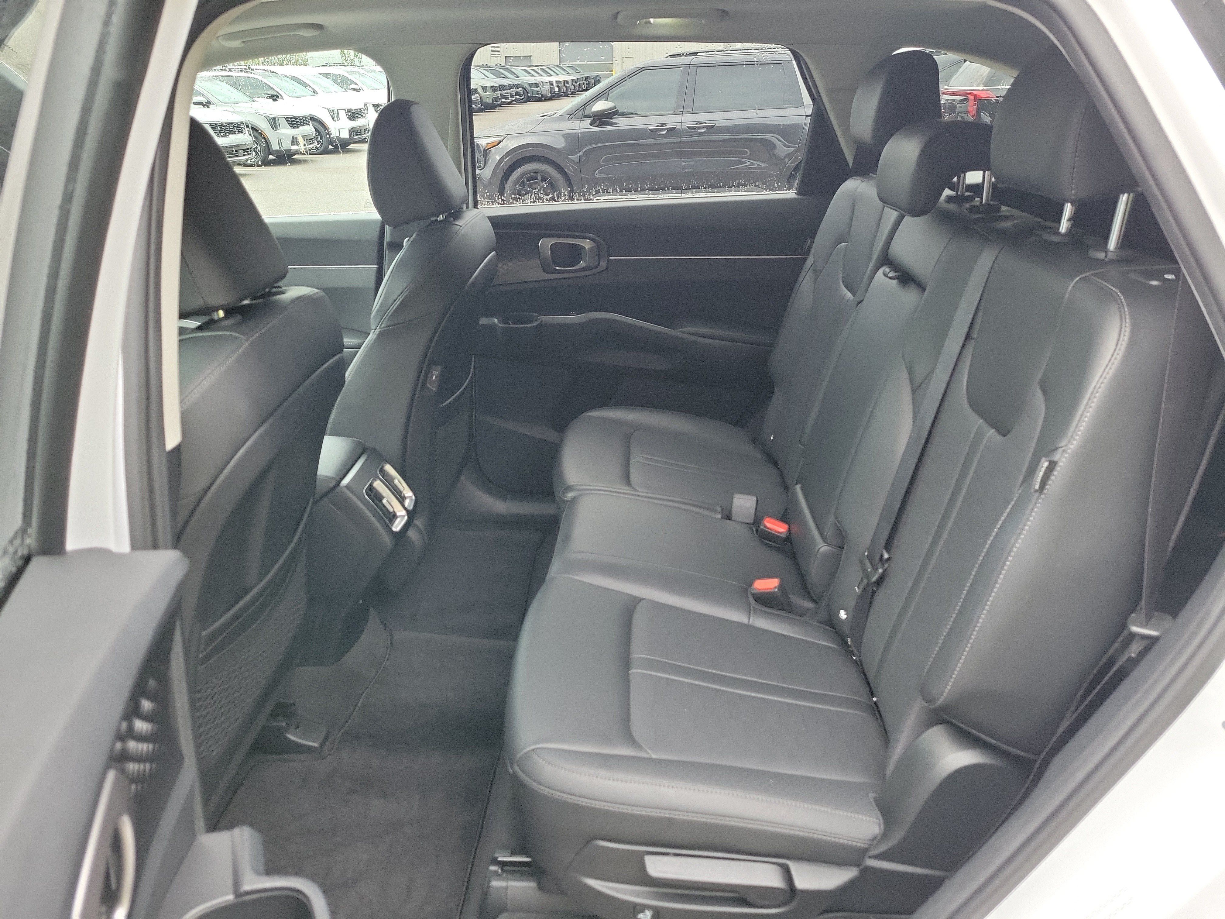 Certified 2025 Kia Sorento S w/ Panoramic Sunroof Package FWD image 13