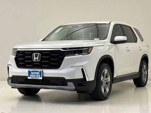 New 2025 Honda Pilot EX-L image 2