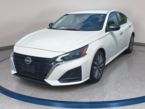 Used 2025 Nissan Altima 2.5 SV FWD image 1