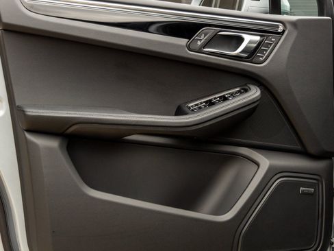 New 2026 Porsche Macan image 20