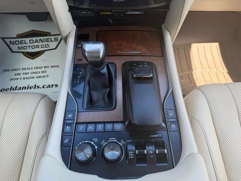 Used 2019 Lexus LX 570 4WD w/ Luxury Package image 19