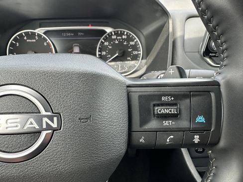 Used 2025 Nissan Rogue SV image 27