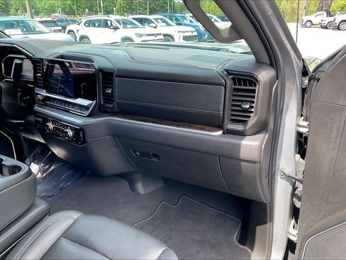 Used 2025 GMC Sierra 1500 SLT AWD/4WD image 12