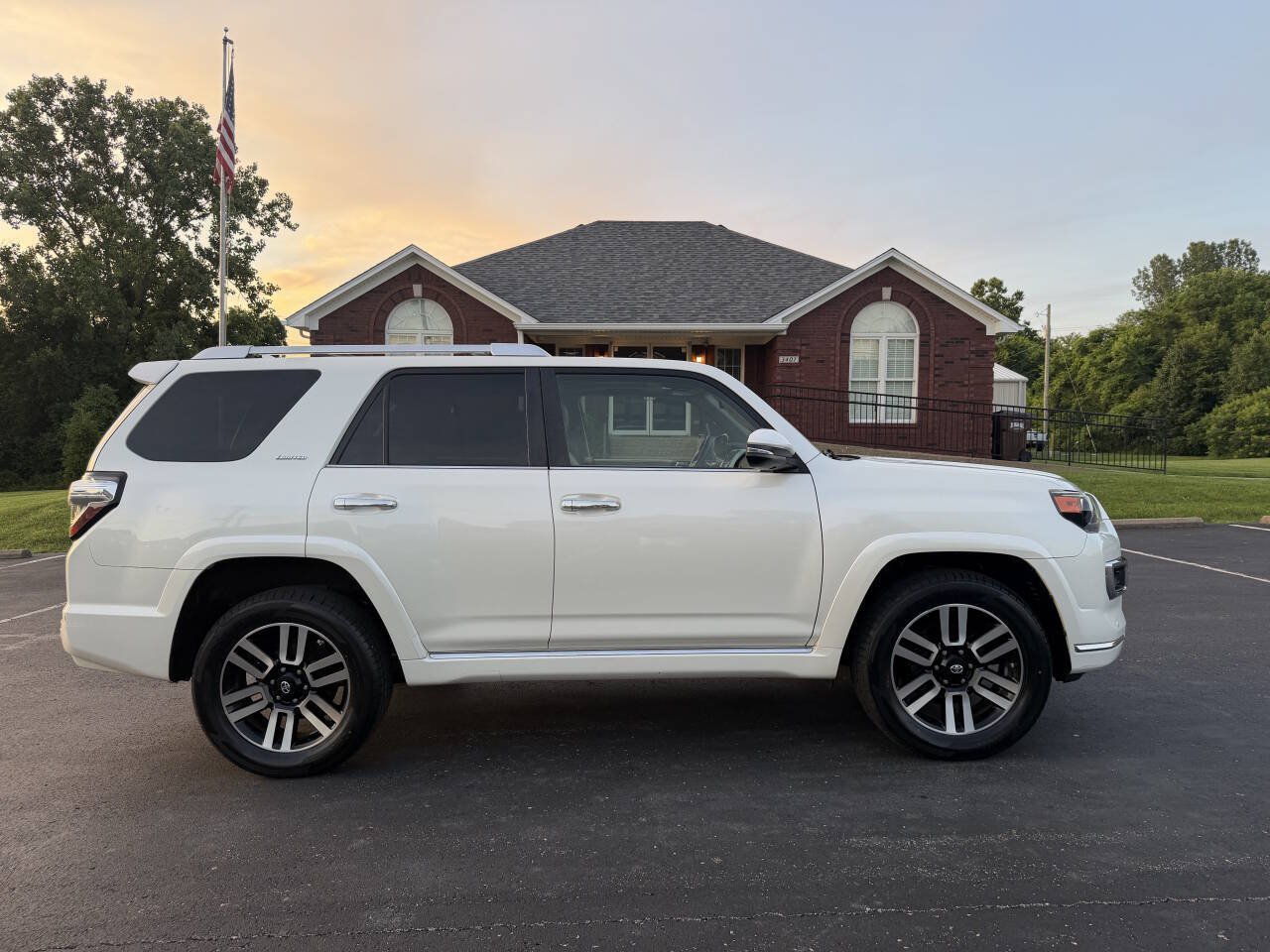Used 2014 Toyota 4Runner Limited AWD/4WD image 7