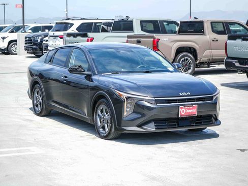 Used 2025 Kia K4 FWD image 3