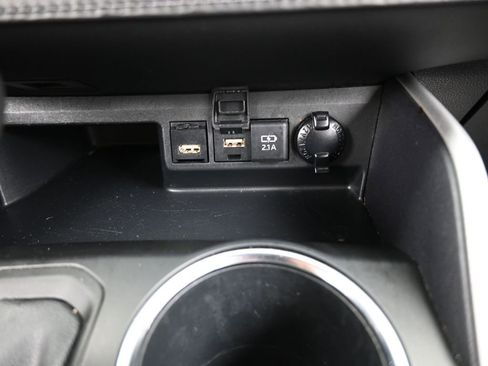 Used 2021 Toyota Highlander XLE image 25