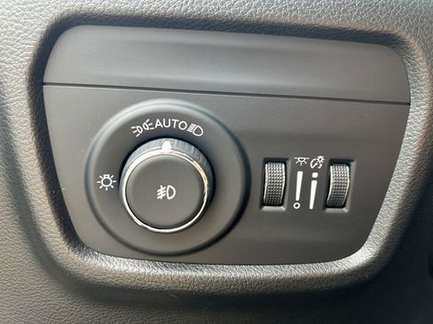 Used 2024 Jeep Grand Cherokee Limited w/ Luxury Tech Group II AWD/4WD image 31