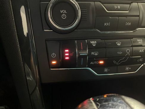Used 2019 Ford Explorer XLT w/ Equipment Group 201A AWD/4WD image 4