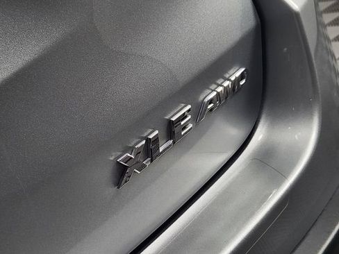 Used 2018 Toyota Highlander XLE AWD/4WD image 11