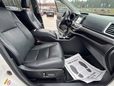Used 2017 Toyota Highlander Limited image 29
