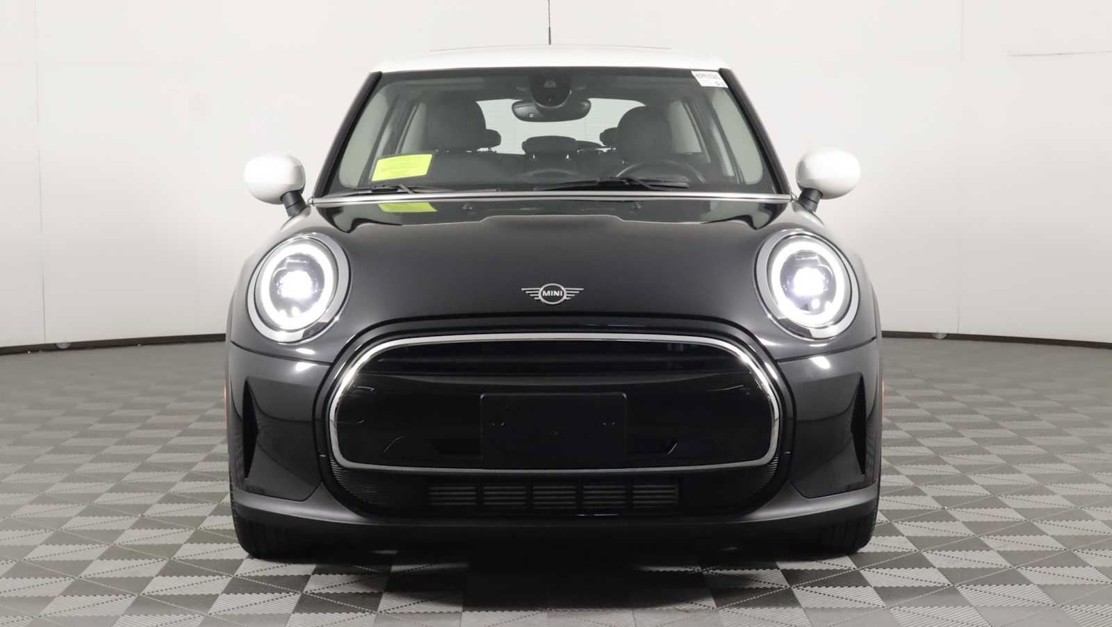 Used 2024 MINI Cooper 4-Door Hardtop FWD image 2