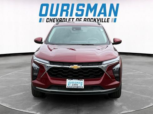 Used 2025 Chevrolet Trax LT FWD image 8
