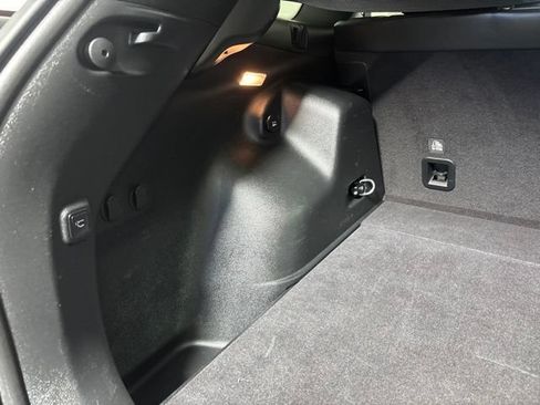 Used 2019 Jeep Cherokee Limited AWD/4WD image 12
