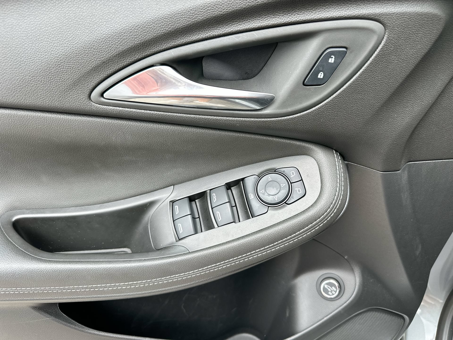 Used 2025 Buick Encore GX Preferred FWD image 23