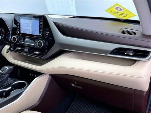 Used 2021 Toyota Highlander XLE image 16