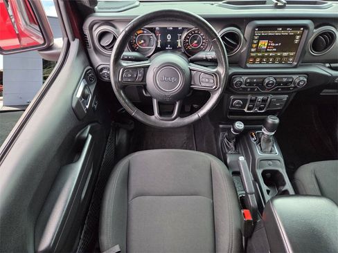 Used 2021 Jeep Gladiator Willys image 7